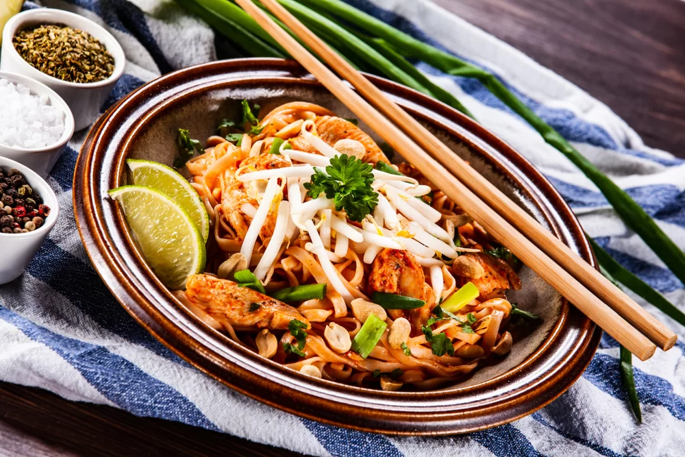 pad thai s krevetami