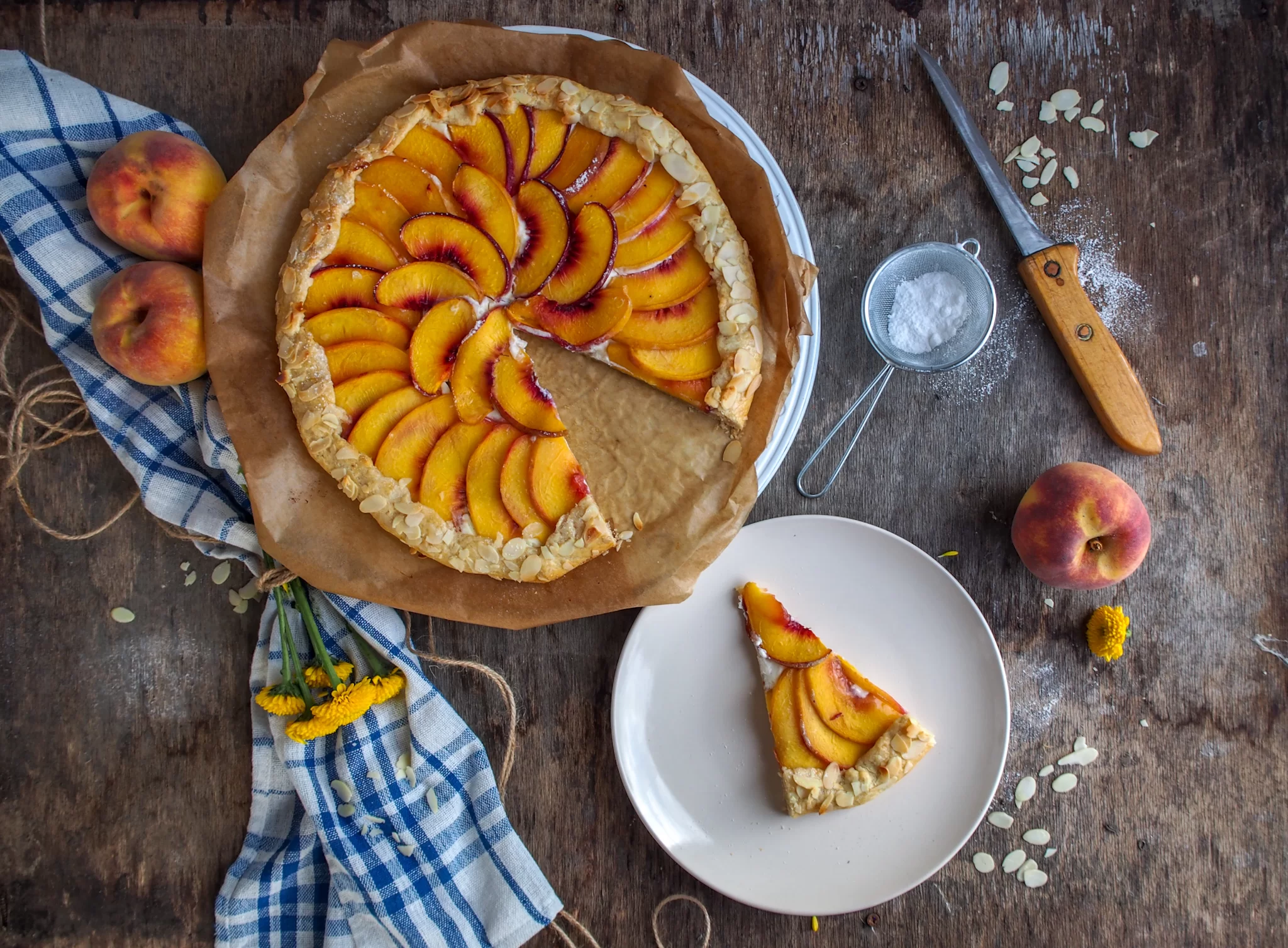 Broskyňovo ricottová galetka – recept na francúzsky koláč s ovocím