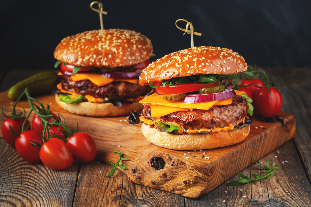 Šťavnatý domáci hamburger – recept z mletého mäsa i veggie verzia